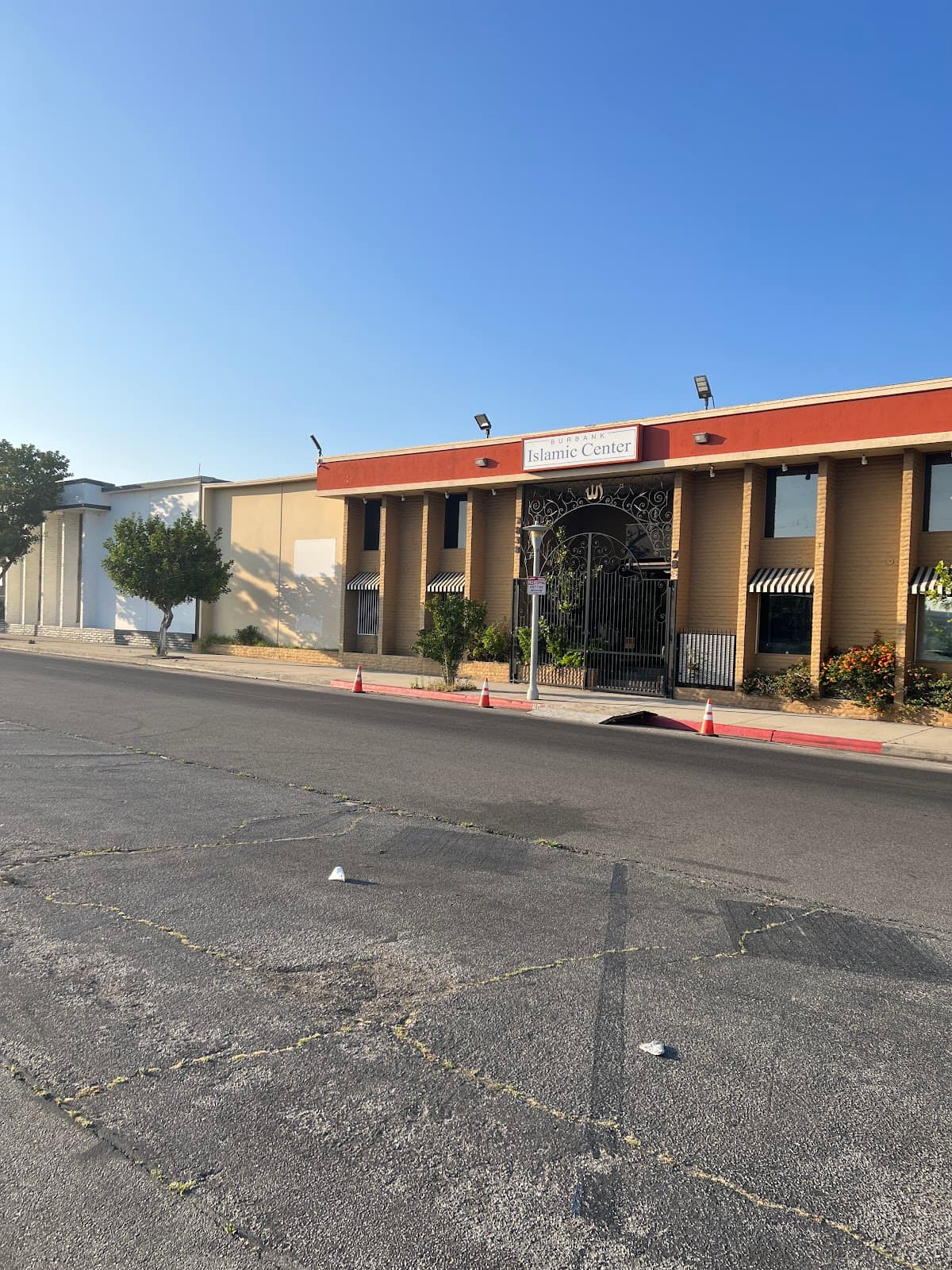 Burbank Islamic Center, 7838 San Fernando Road, Los Angeles, CA